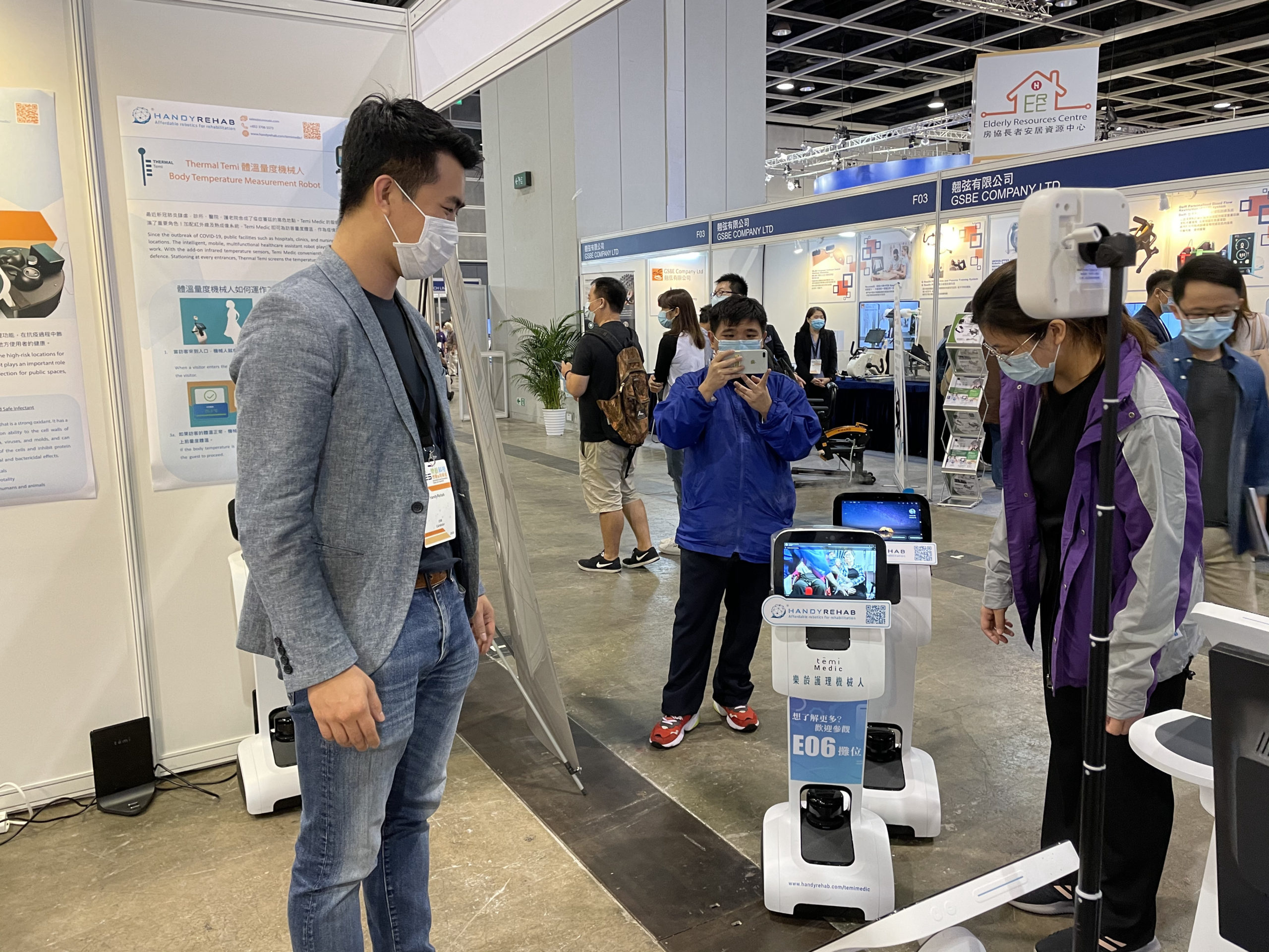 Temi Medic, a robot assistant introduced from Israel, provided great relief to elderly living in nursing homes during the pandemic when visits were stopped.