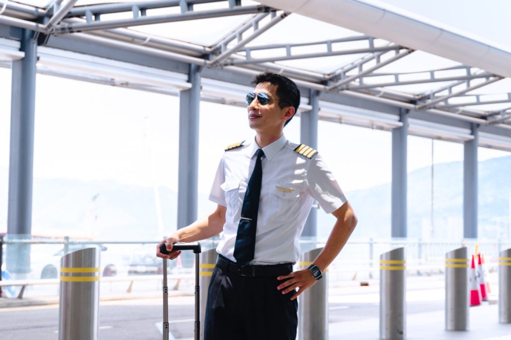 CUHK Business School Alumni Pilot Edmund Kong sunglasses 中大 機師 江多興